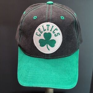 Reebok Boston Celtics Basketball Men's Green/Black Snapback Hat.